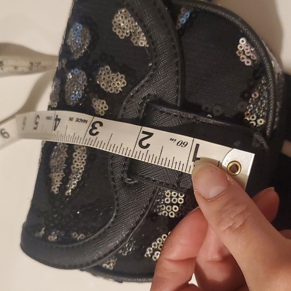 Like new! Joan Boyce mini sequin floral crossbody - Picture 6 of 8